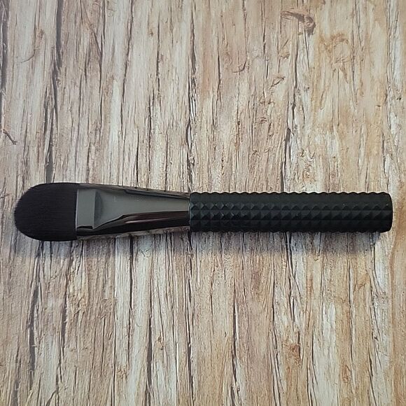 Laruce LR325 Large Foundation Brush - Picture 2 of 5